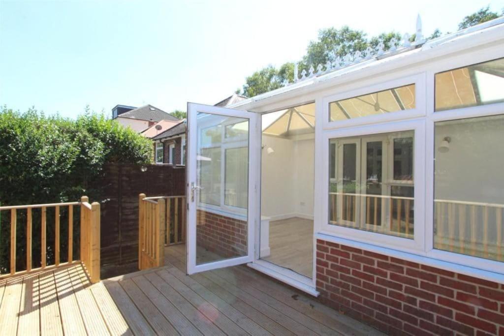Accessible 3-Bedroom Bungalow With Patio +Driveway Southampton Kültér fotó