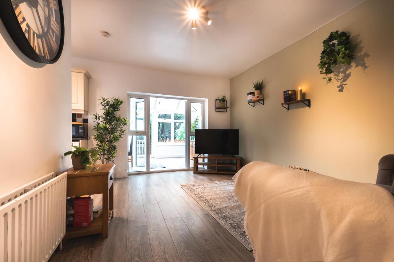 Accessible 3-Bedroom Bungalow With Patio +Driveway Southampton Kültér fotó